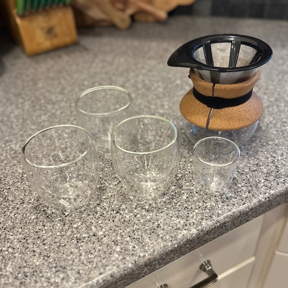 Bodum 17 ounce pour over coffee maker SET w/ 3 Pavina double wall glasses - Picture 1 of 10